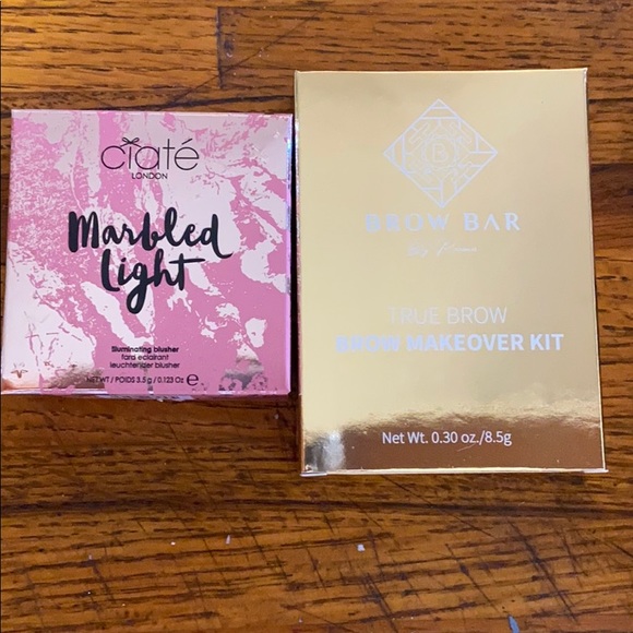 Makeup - Picture 1 of 3